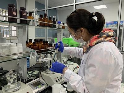 以細(xì)胞技術(shù)為筆，為罕見病篩查譜新篇——我校教師產(chǎn)學(xué)研融合研發(fā)檢測試劑盒獲浙江新聞客戶端報(bào)道